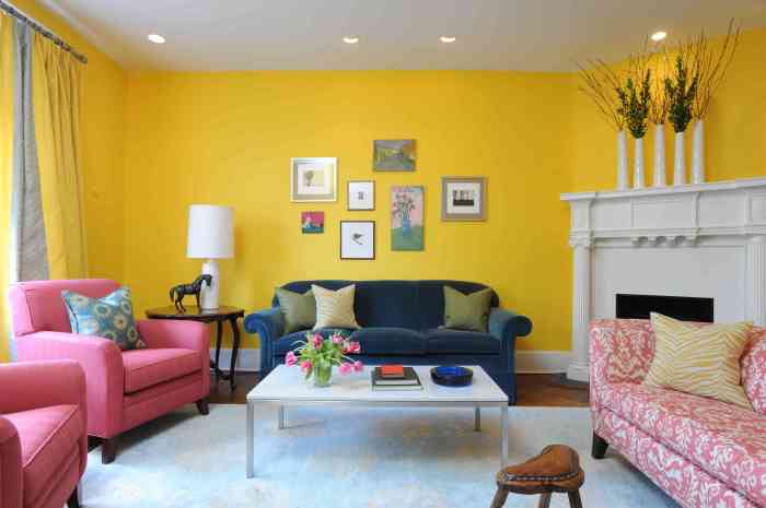 How to decorate a yellow family room