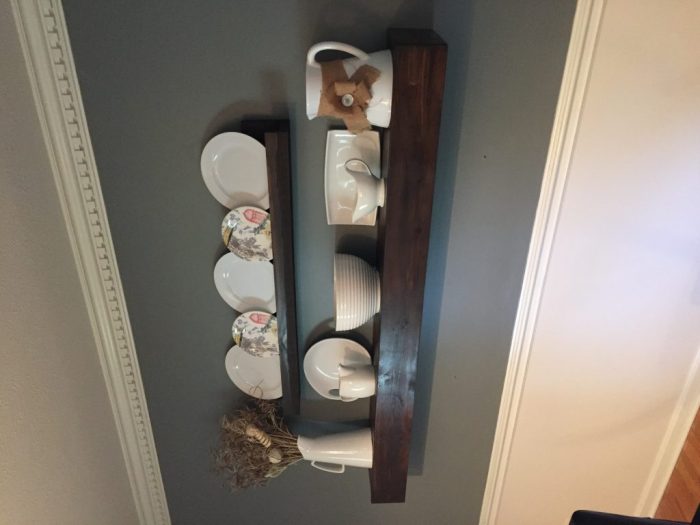 How to decorate floating shelf in dining room