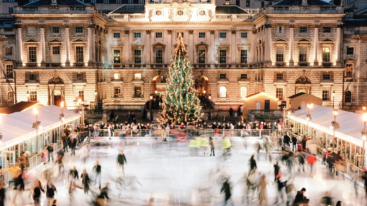 When does london start decorating for christmas