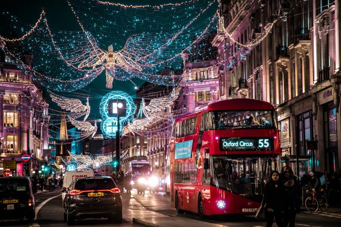 When does london start decorating for christmas