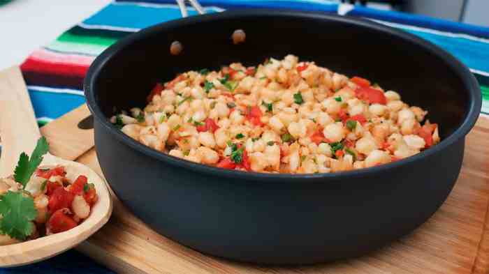 How to cook mexican style hominy