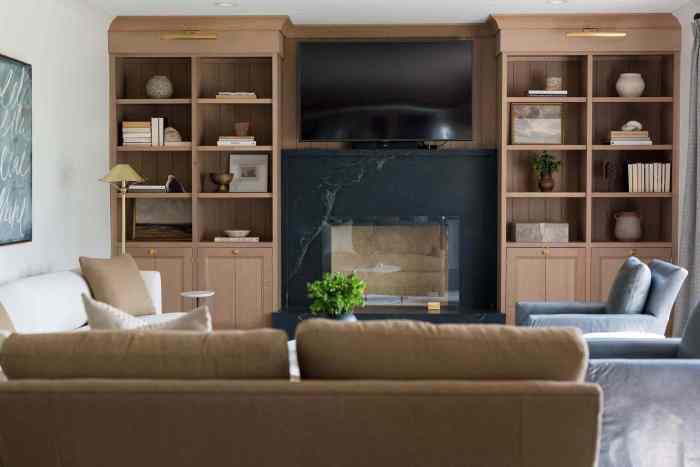 How to decorate living room built ins