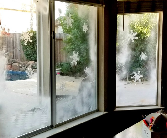 How to decorate window christmas tree snow spray